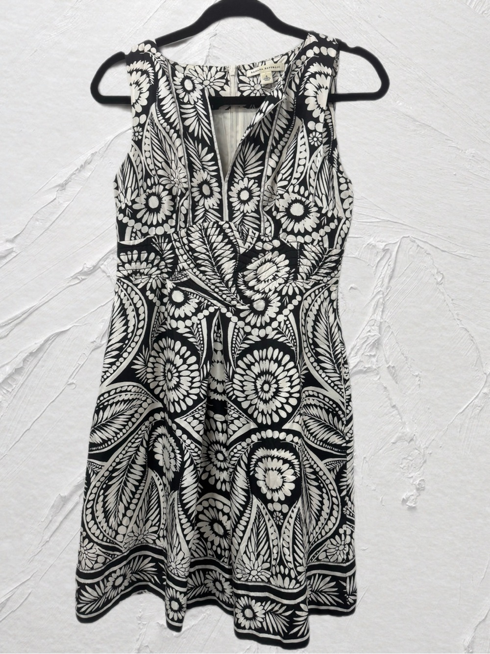 Banana Republic Silk Black White Sleeveless Dress Sz 4